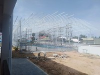 Nieuwe school. Zwembad in aanbouw