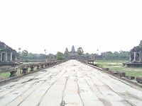 Niemand te zien bij Angkor Wat