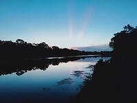 Zonsopkomst bij de gracht rondom Angkor Wat