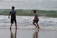 92 pootje baden in een baai van het NP