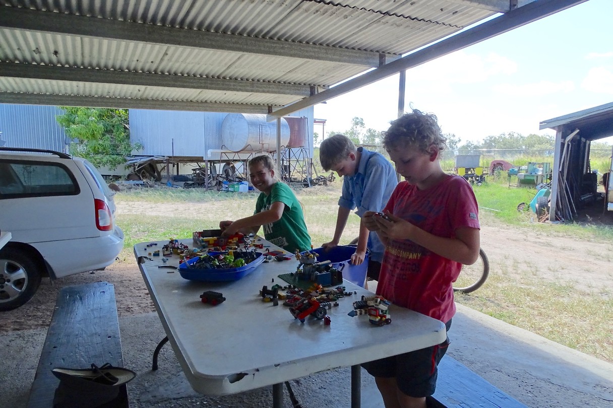143 spelen met de Lego