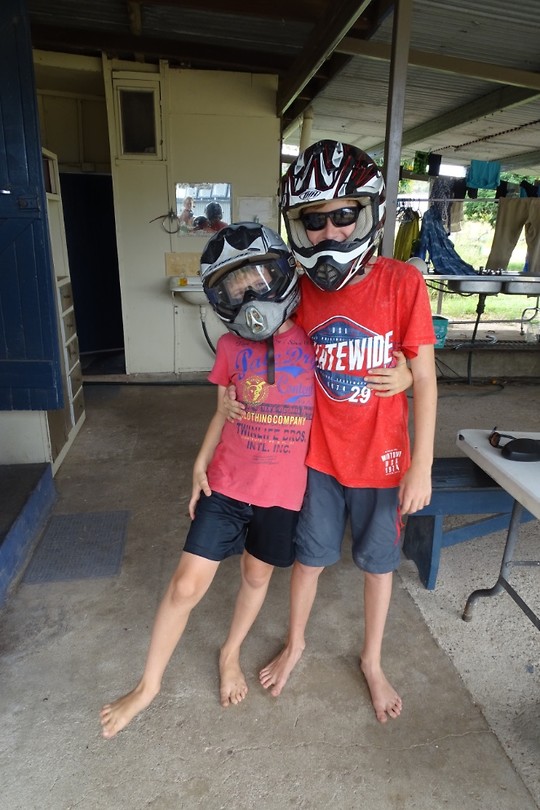 156 klaar voor een ritje op de trike achter de quad