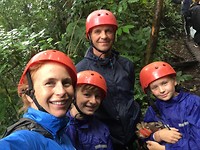234 selfie tijdens het ziplinen in Monteverde