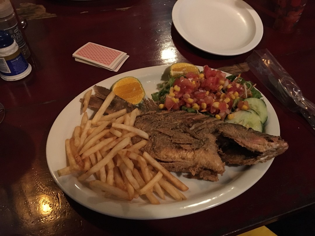 278 mmm een hele red snapper op mijn bord