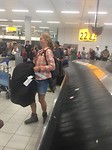 470 Vicky heeft ook haar tas te pakken
