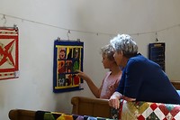 476 kijken bij de quilt expositie van beppe