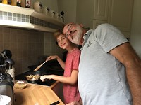 478 Rens met opa in de keuken