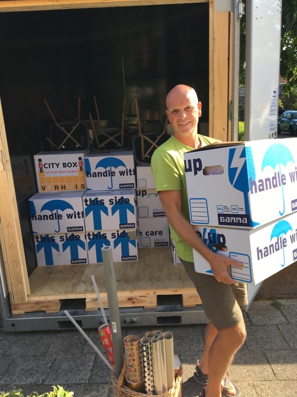 482 de container met onze spullen is er