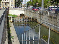 Water voor gerechtsgebouw