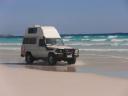 Met de jeep, door het water