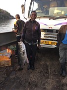 Samaki kubwa sana (hele grote vissen)