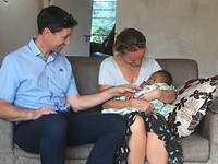 opa & oma oefenen vast met Inyas jongste zoon