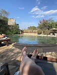 Aan het zwembad bij Kia lodge