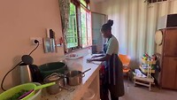 Anastasia bakt chapati’s, ondertiteling in de beschrijving