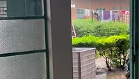 Visite lopen met regen. Onverstaanbaar