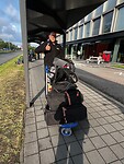 .. en lopend naar de vertrekhal