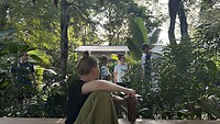 Renske en Wouter staan uit te dampen, Malouk en Olivier komen net aan