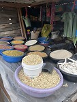 Allerlei peulvruchten op de markt