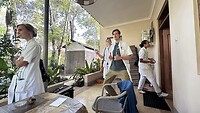 Gezellige samenscholing op de veranda