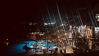 Ryan’s bay by night vanaf ons balkon