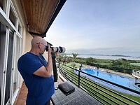 Vanaf ons balkon kunnen we het huis van Eriks zwager zien