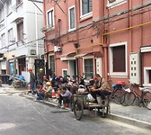 Straatbeeld, the workers hebben pauze.