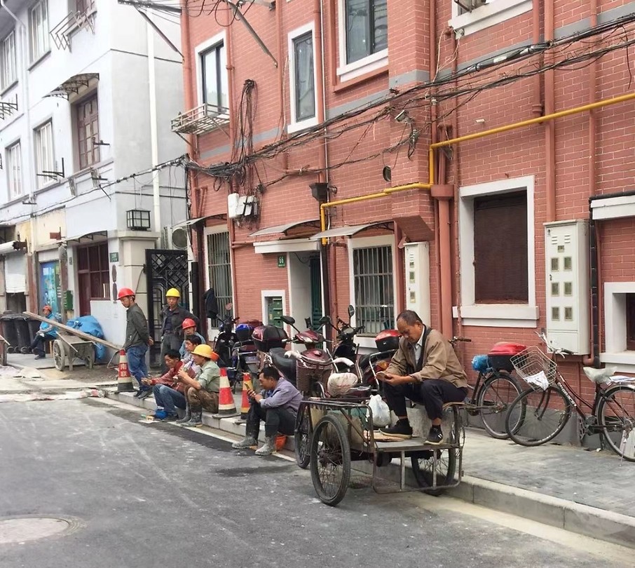 straatbeeld-the-workers-hebben-pauze-foto-lenneke-s-reisblog