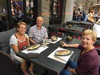 Lunch bij Xintiandi, ook is Ingrid van de partij.