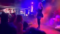 Ook Britney Spears doet erg haar best.