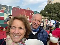 Nog even samen een Gluhwein in het zonnetje op een kerstmarkt.