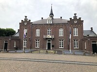Het opvallende stadhuis van Wessem