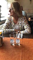 Aan het bier en de ouzo bij de Griek