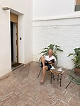 In onze eigen patio