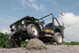 Met de jeep door kuilen en over rotsblokken naar Merapi