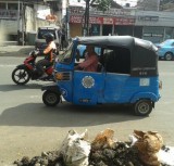 De authentieke becjak is vervangen door de Indonesische tuk tuk.