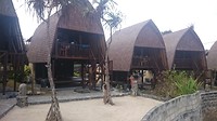 Onze strandhutten aan dream beach op Lembonang