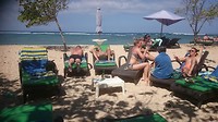 Relaxen aan het strand van Sanur