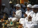 Tempel ceremonie aan het strand van Kuta.