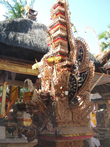 Tempel ceremonie aan het strand van Kuta.