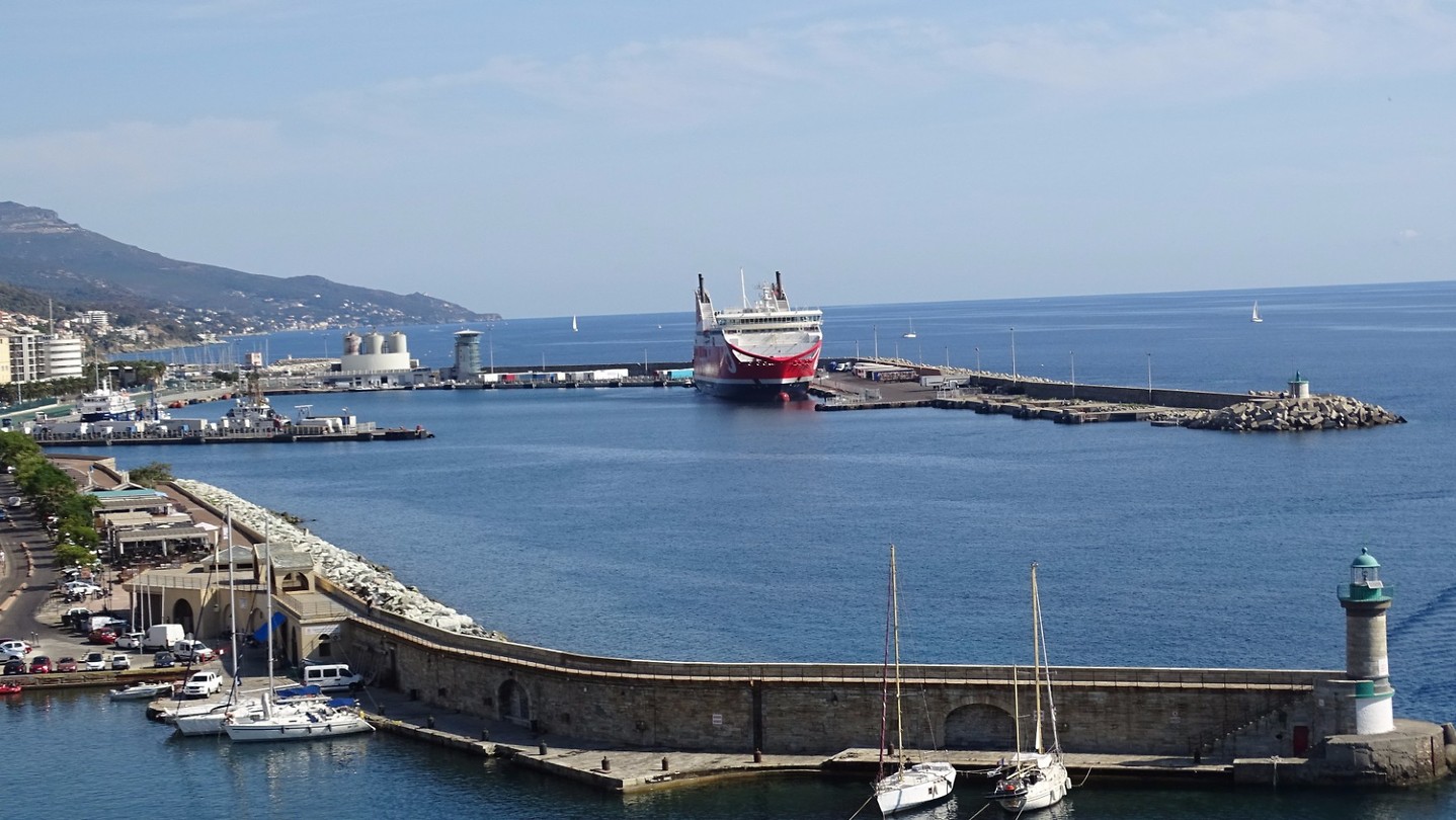 Haven van Bastia voor zeeschepen