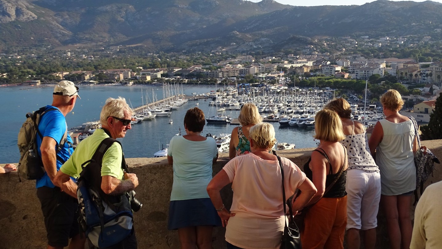 Uitzicht op de haven van Calvi
