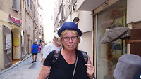 Iolanda past een hoedje