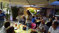 Drankje en hapje als afscheid