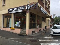 Broodjes halen bij een bakker in Saint Jan de Sixt