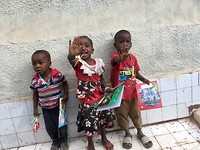 Zwaaiende kindertjes