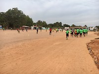 Voetbaltraining in Serrekunda