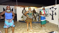 Dansgroep Djola Stam bij IceQueen Plaza