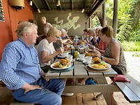 Eten onderweg naar Mlilwane Wildlife Sanctuary