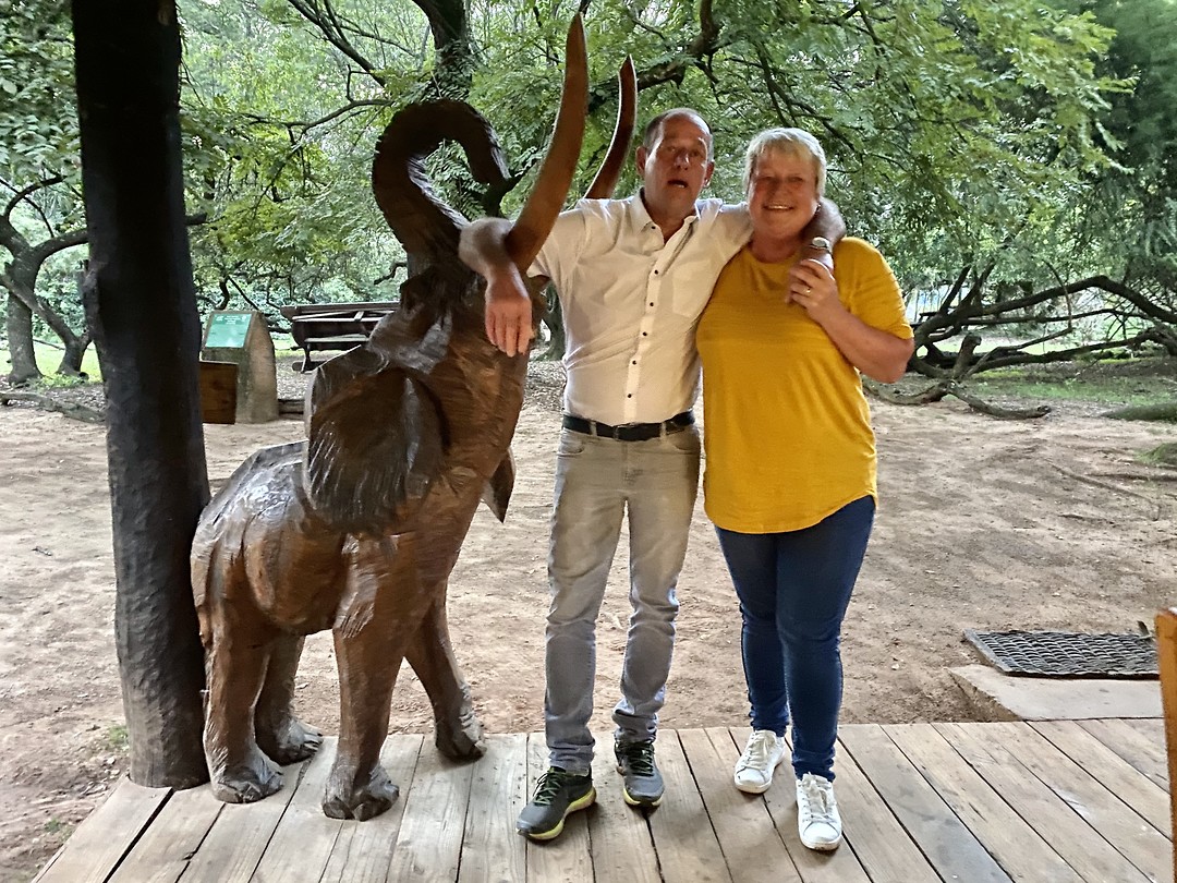 Lydie is jarig, samen met Ad op de foto