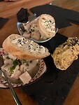 Rauwe tilapia gegaard in limoen